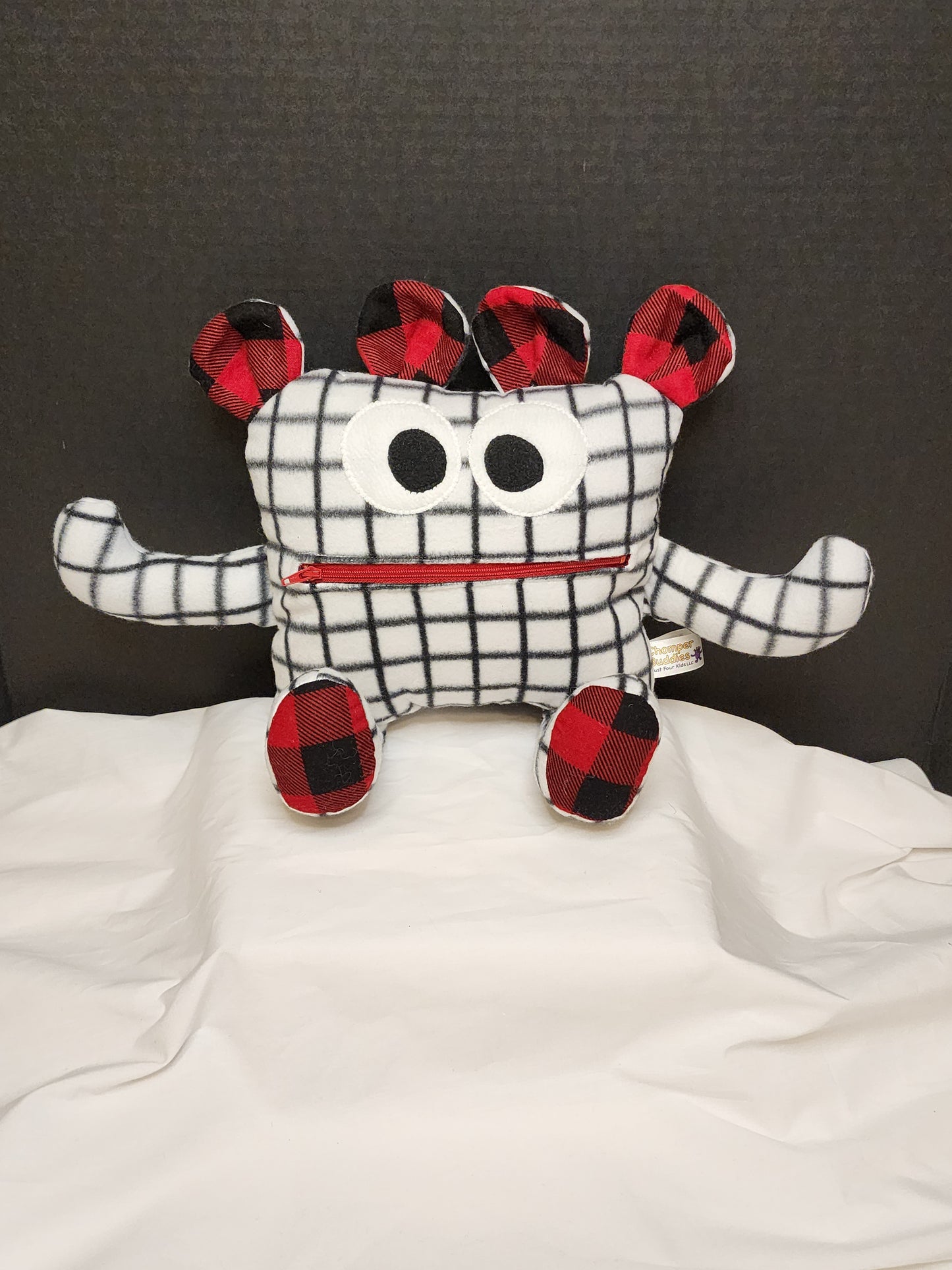 Chomper Buddy 14" White, black with red / black plaid
