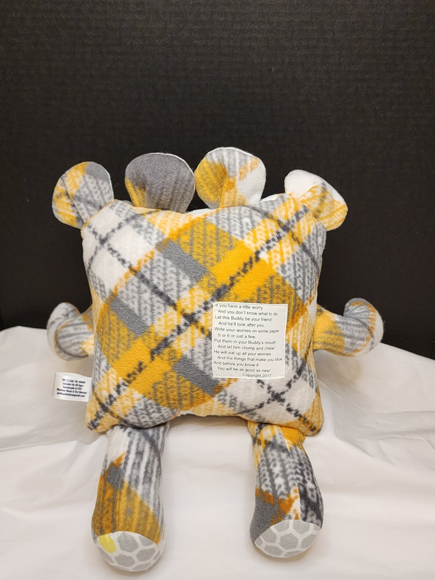 Chomper Buddy Plaid with honey comb 14"