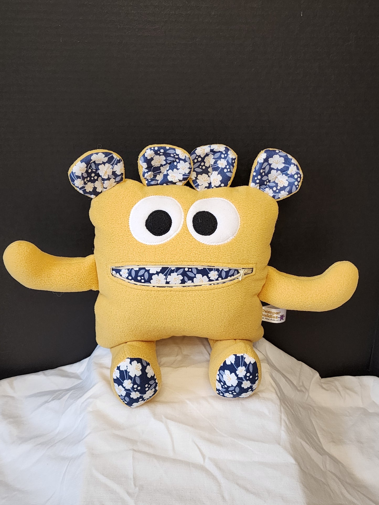 Chomper Buddy Gold fleece with little white flower lining 14"