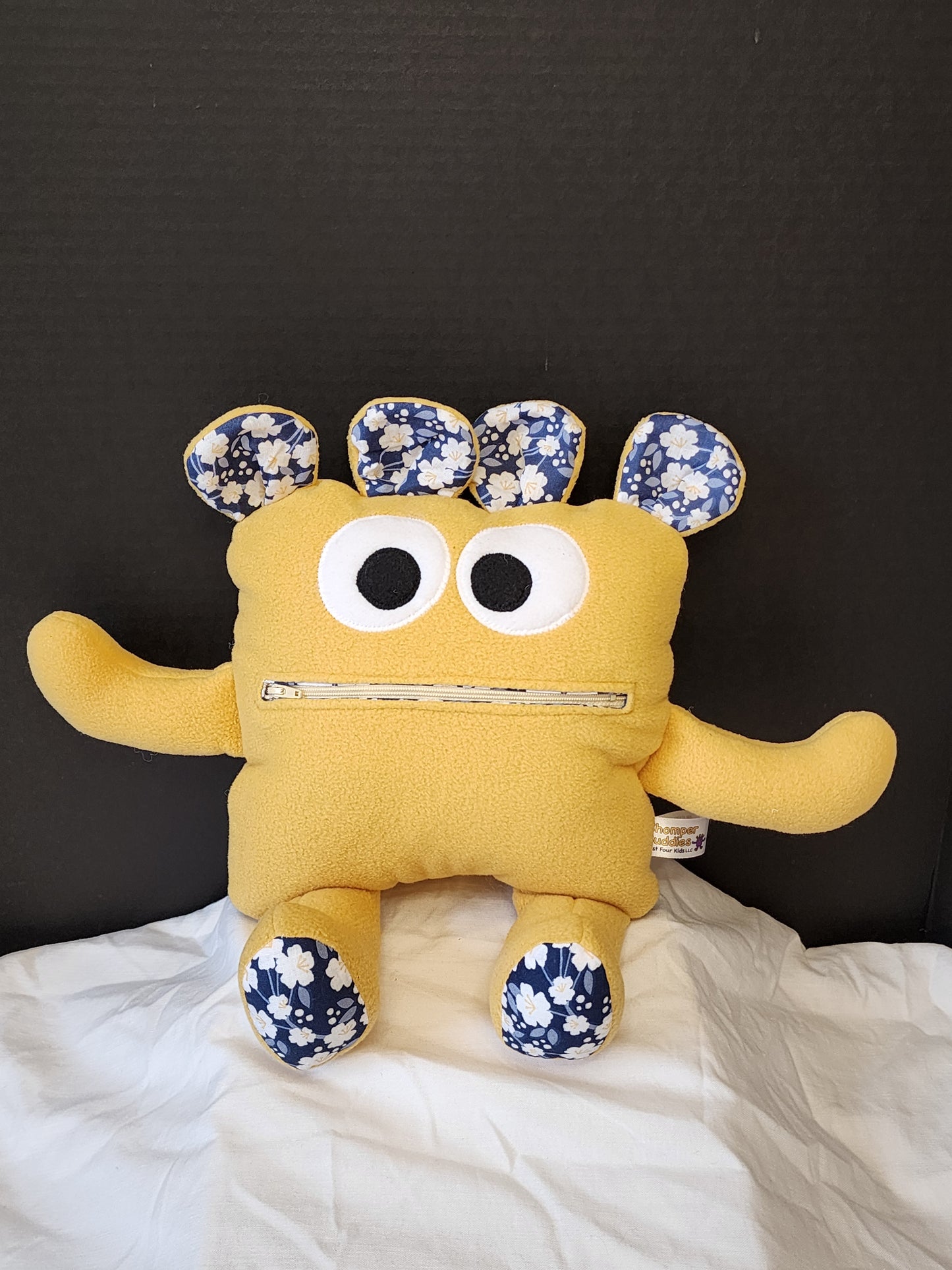 Chomper Buddy Gold fleece with little white flower lining 14"