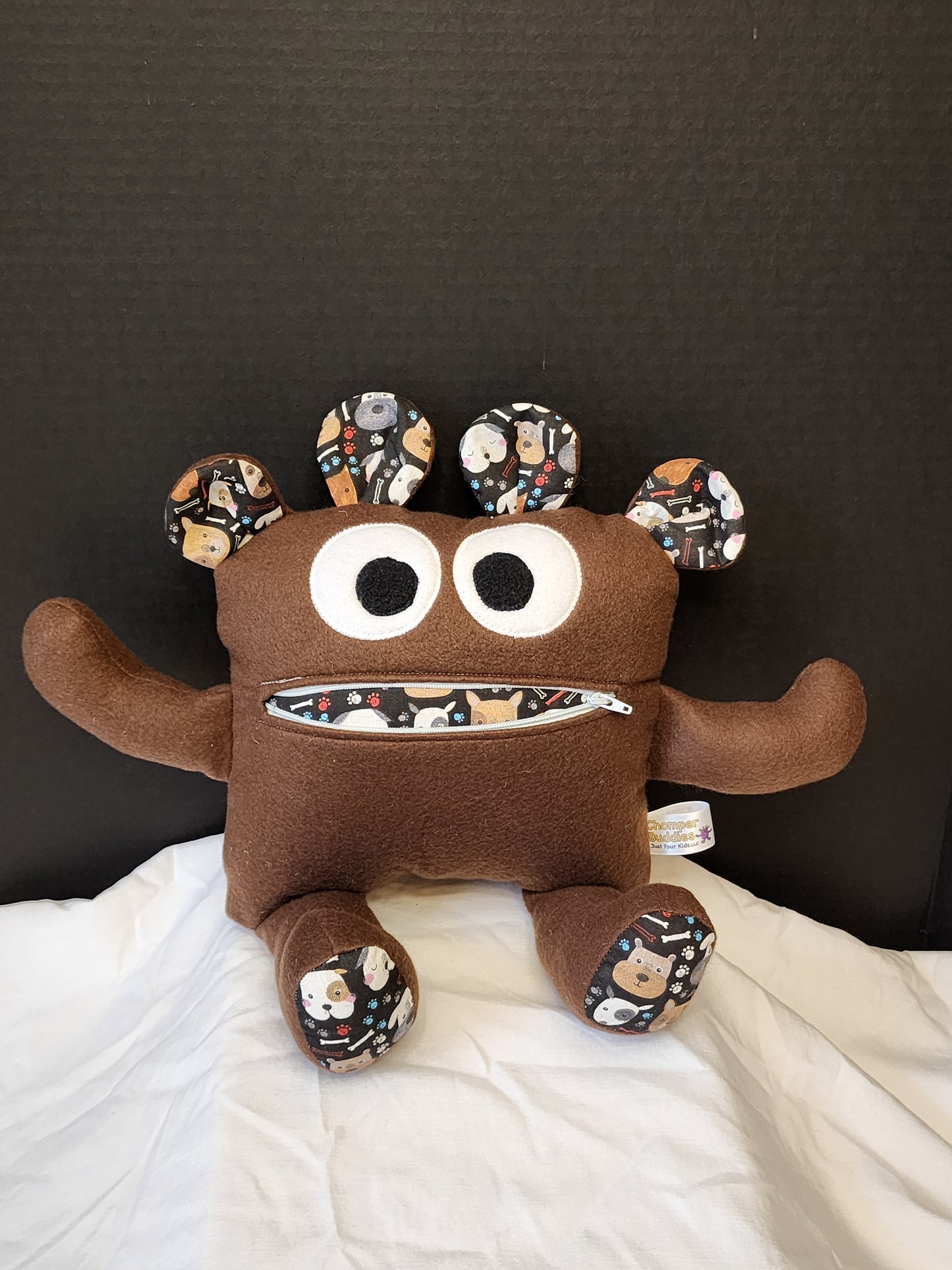 Chomper Buddy Brown fleece and dogs lining 14"