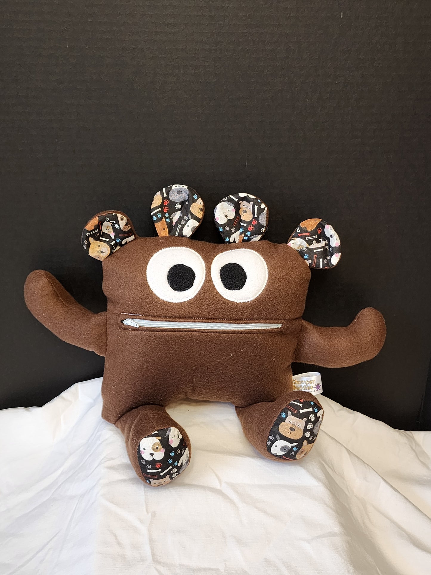 Chomper Buddy Brown fleece and dogs lining 14"