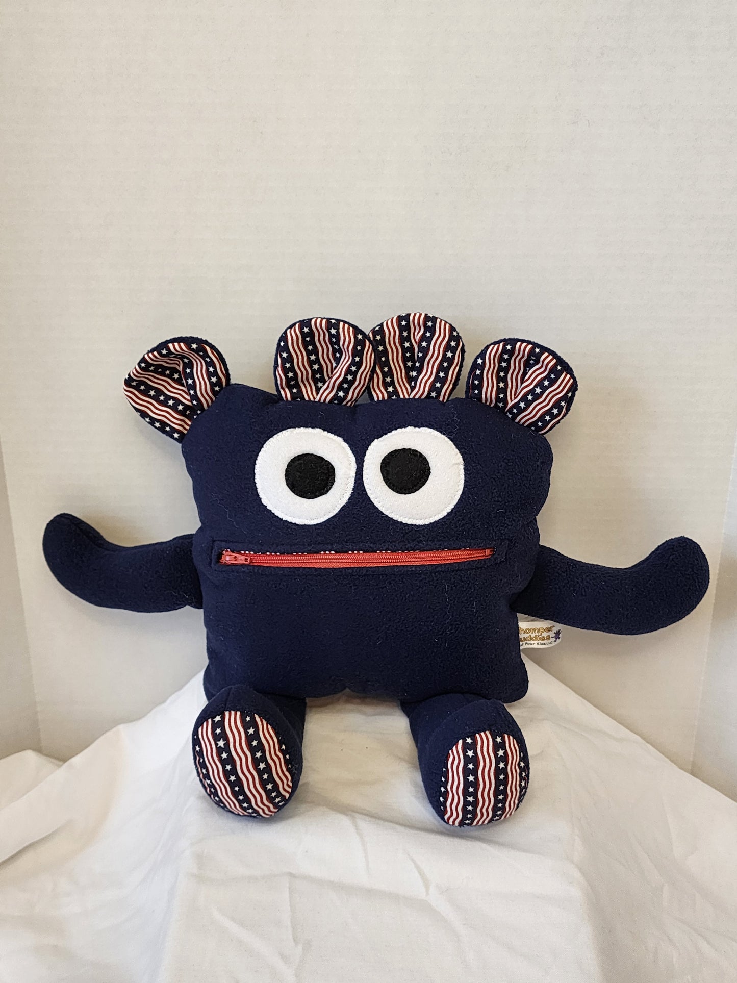 Chomper Buddy 14" Navy with red white, blue and white stars