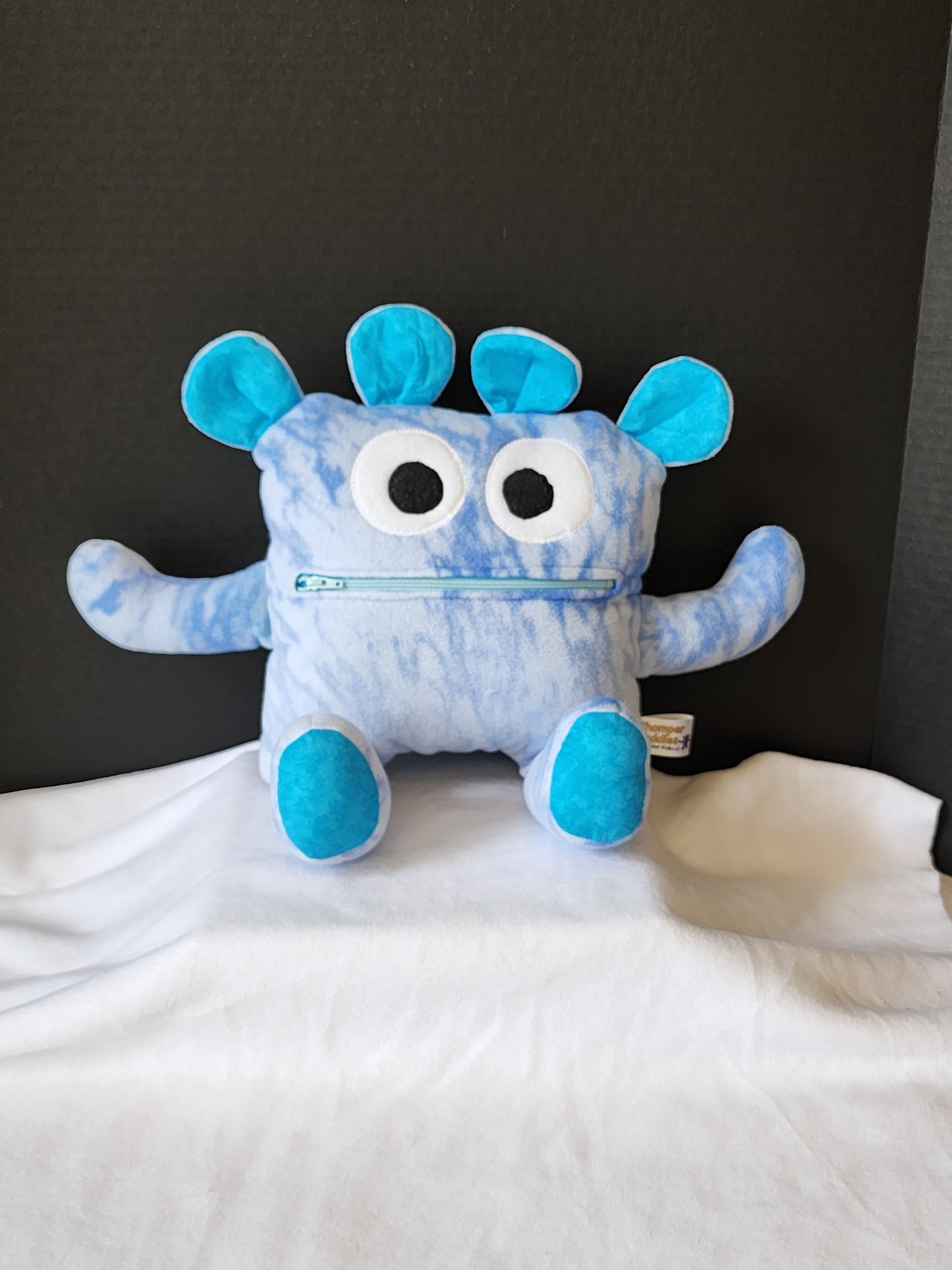 Chomper Buddy 14" Blue cloud with bright turquoise lining