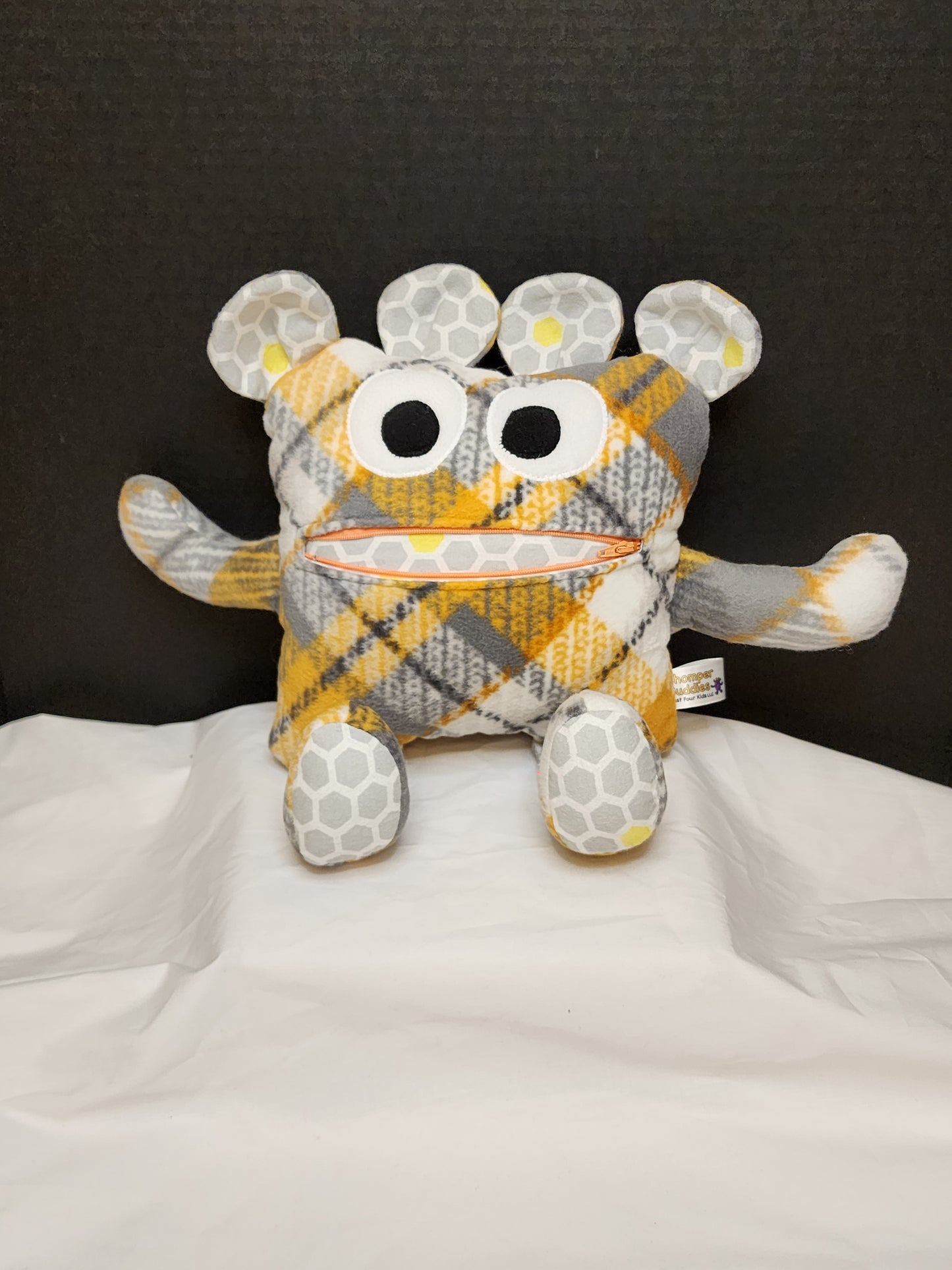 Chomper Buddy  Plaid with honey comb 14"