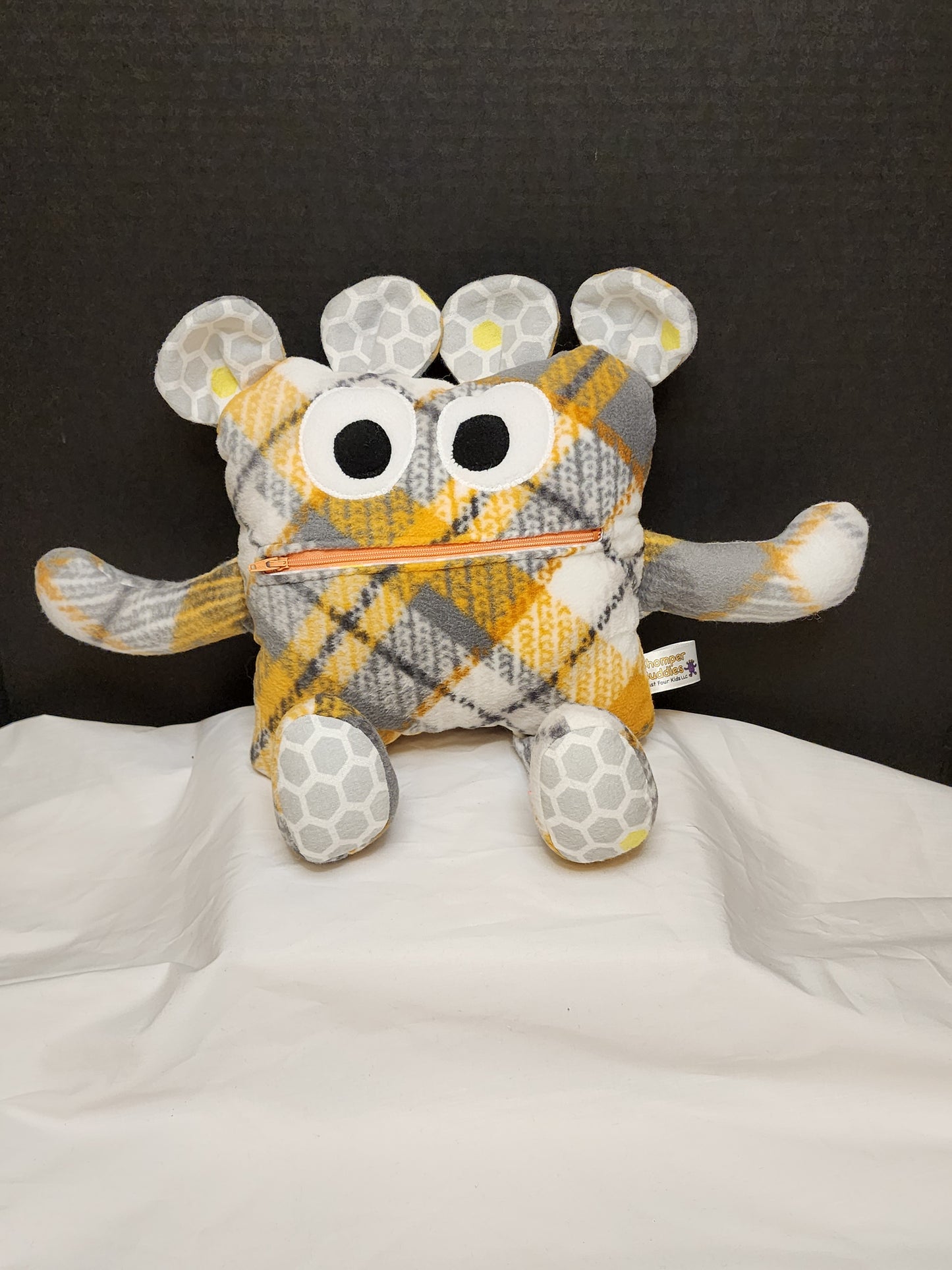 Chomper Buddy  Plaid with honey comb 14"