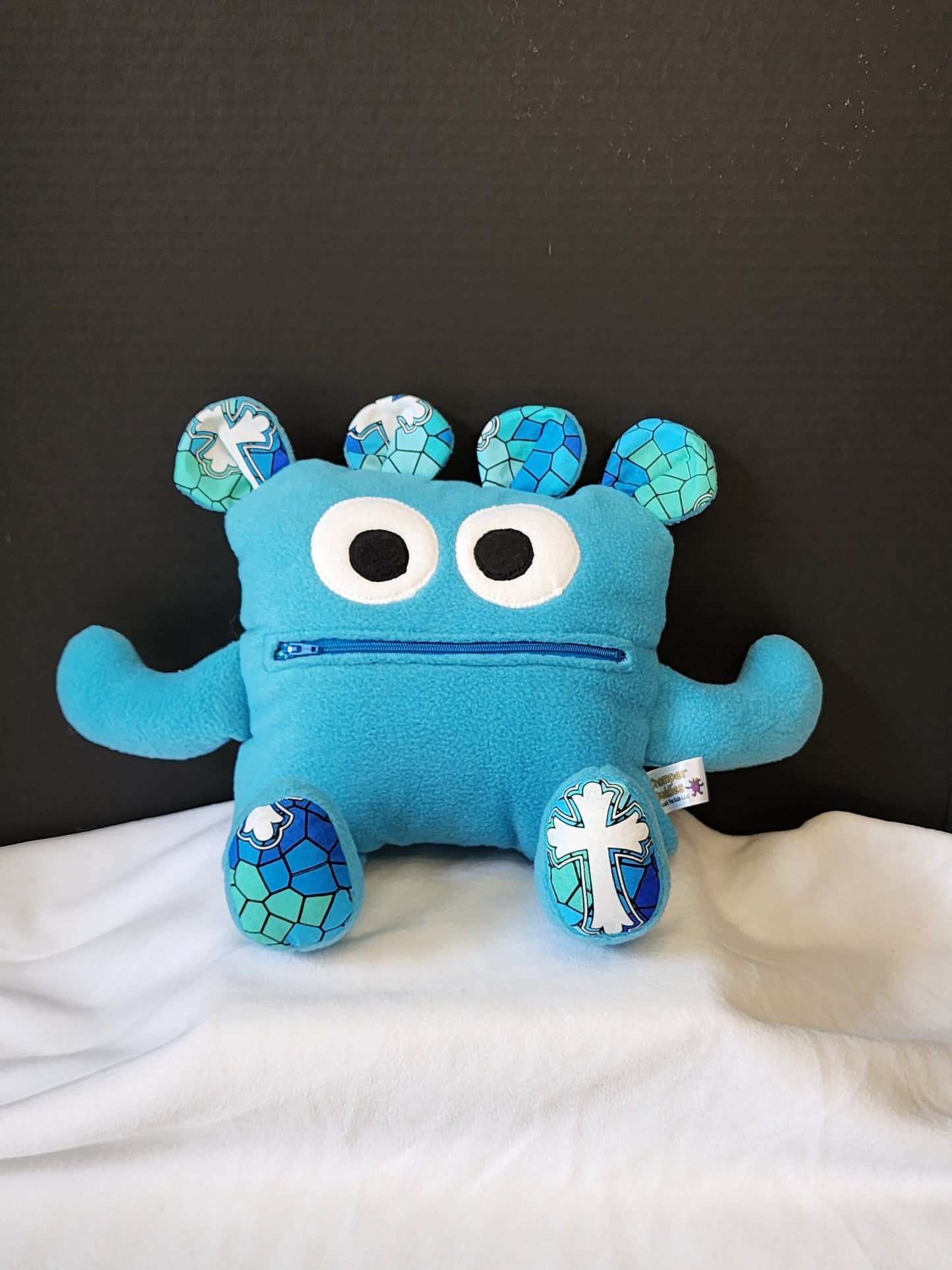 Chomper Buddy 14" turquoise fleece with white cross lining