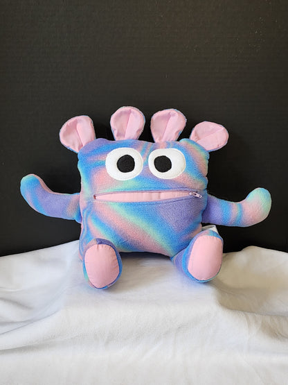 Chomper Buddy 14" Rainbow color fleece with pink lining