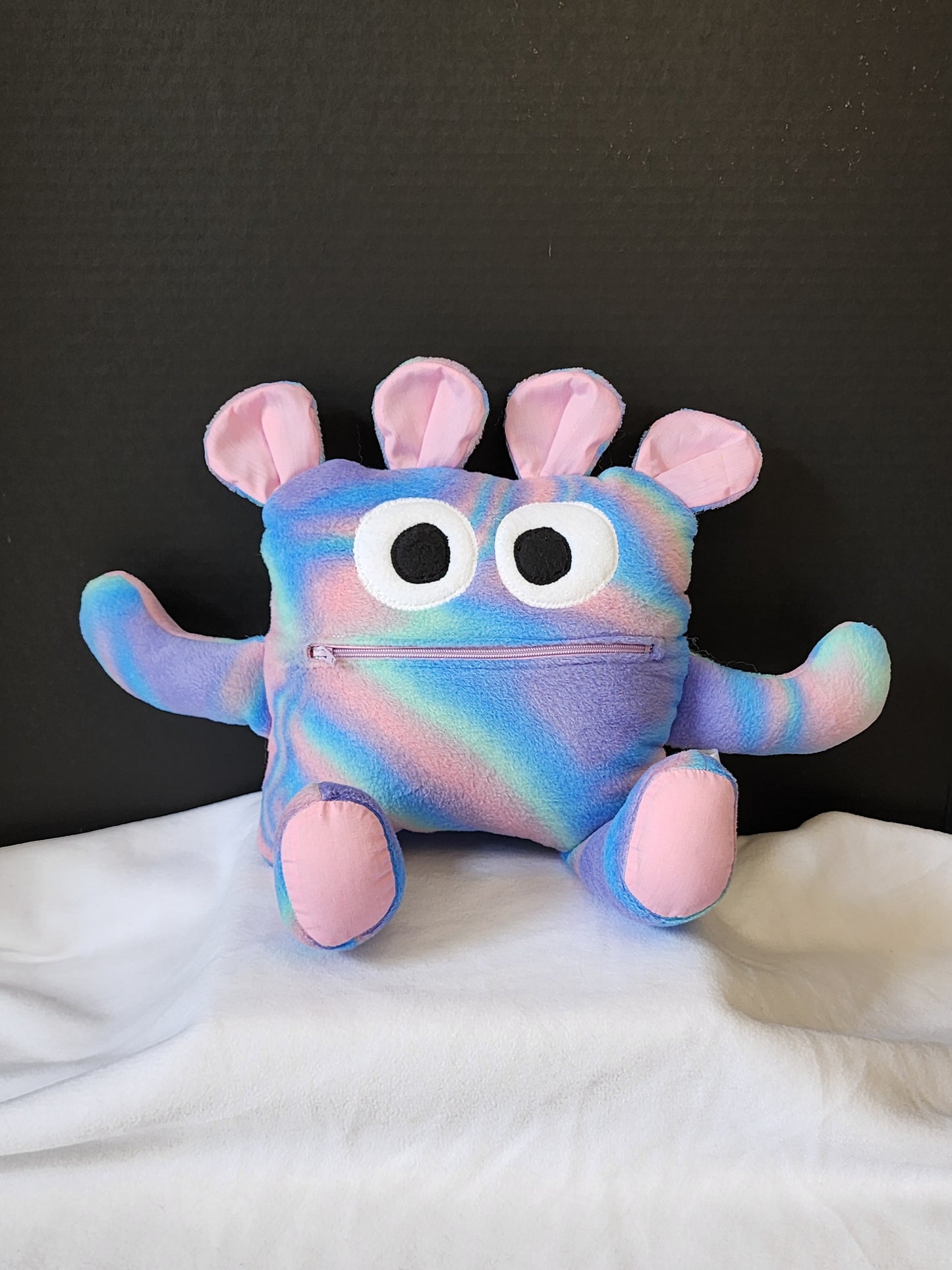 Chomper Buddy 14" Rainbow color fleece with pink lining