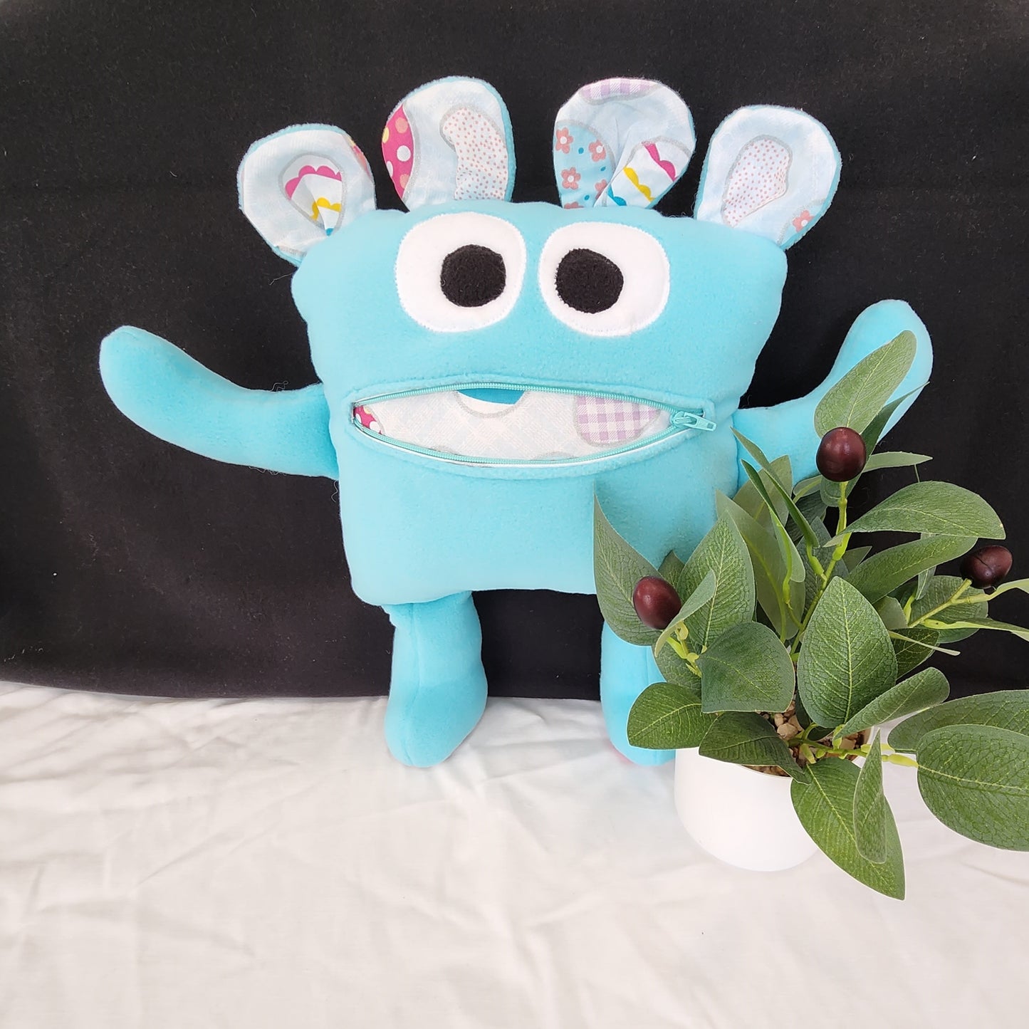 Chomper Buddy 14" Easter Egg