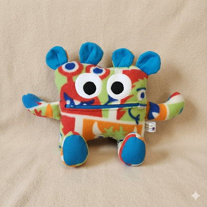 Chomper Buddy 14" Monstre fleece with bright blue lining